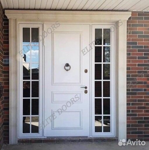 Белая парадная дверь со стеклом в частный дом ED-3
