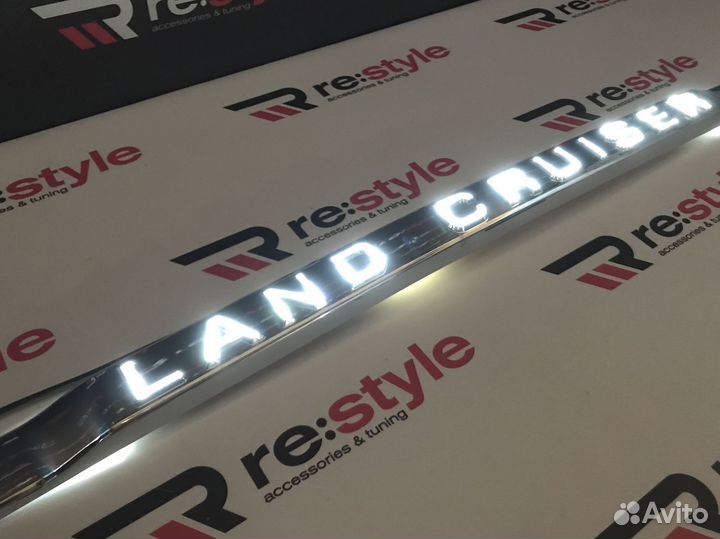 Накладка на 5 дверь Toyota Land Cruiser 200 15-21г