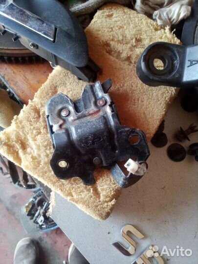 Kia spectra замок багажника