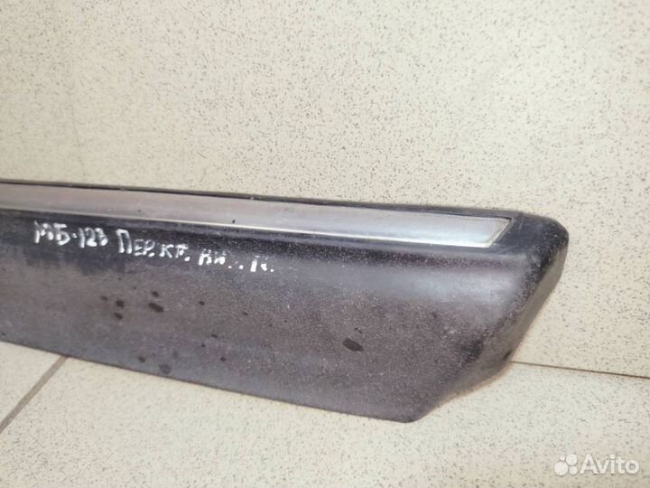 Молдинг крыла передний правый Mercedes Benz w123