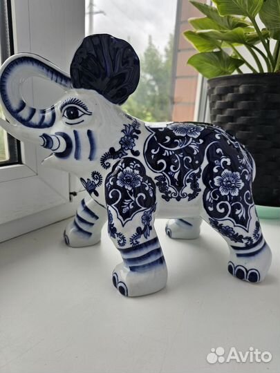 Коллекция слонов и верблюдов