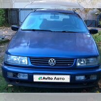 Volkswagen Passat 1.8 MT, 1996, битый, 530 000 км, с пробегом, цена 200 000 руб.