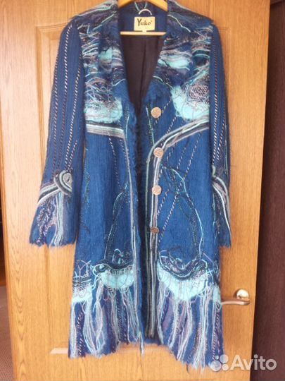 Красивое дизайнерское чистошерстянное пальто