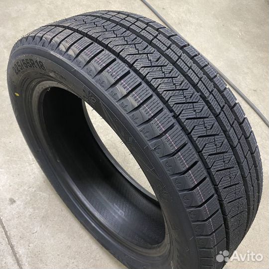 Triangle PL02 235/45 R18 98V