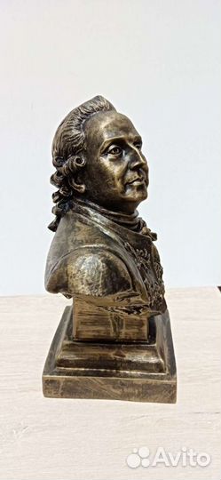 Бюст Ломоносов