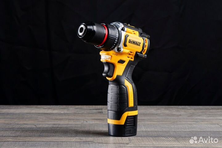 Шуруповерт Dewalt 18v бесщеточный