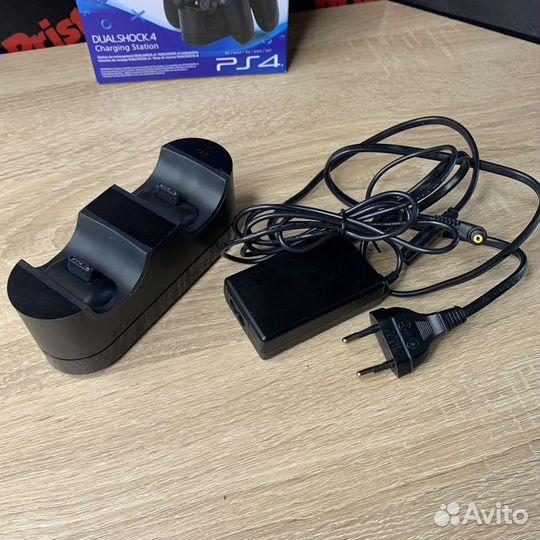Зарядная станция на 2 джойстика PS4 оригинал