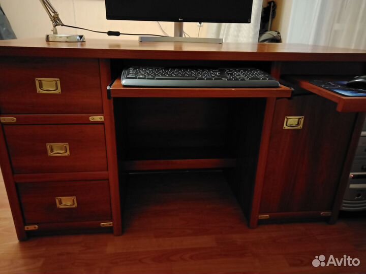 Компьютерный письменный стол