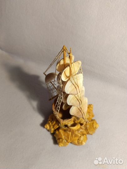 Корабль сувенирный, ракушки