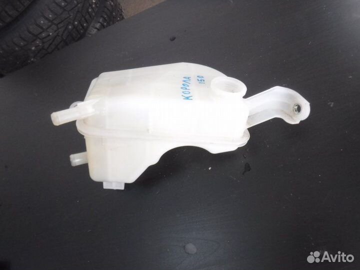 Бачок расширительный Toyota Corolla 151 1ZR 2011