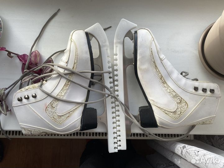 Коньки фигурные женские 41 размер