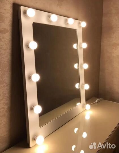 Зеркало с подсветкой для макияжа