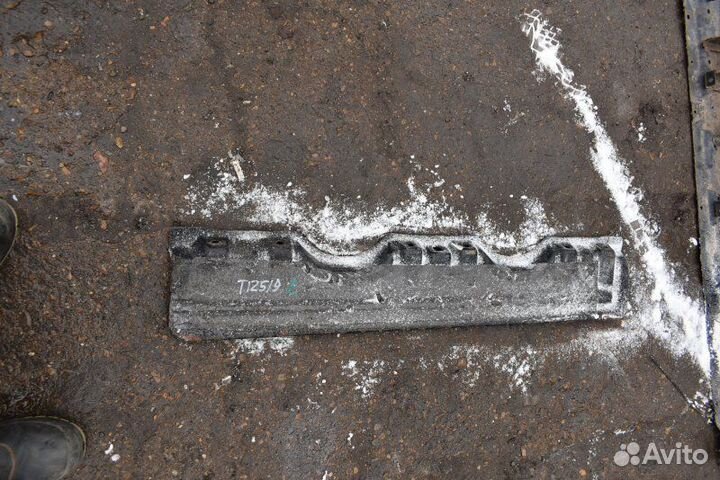 Усилитель бампера задний Toyota Land Cruiser Prado