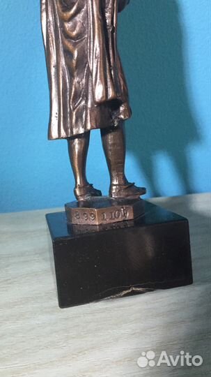 Антикварная статуэтка
