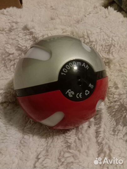 Паувербанк в виде покебола