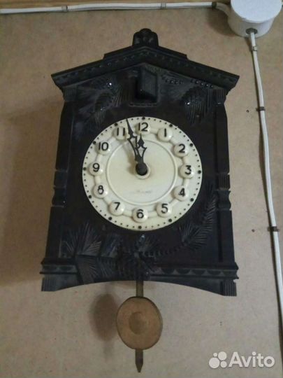Старинные настенные часы