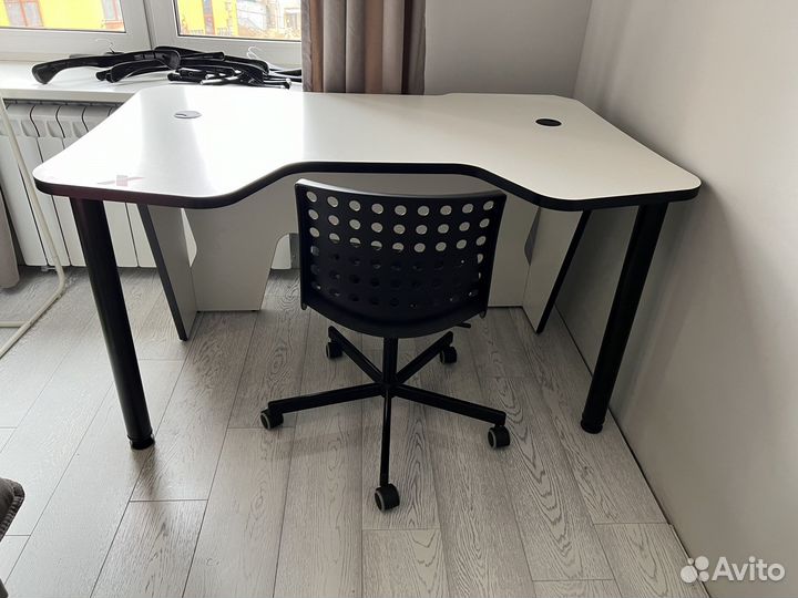 Компьютерный стол IKEA