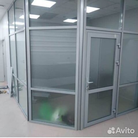 Двери и перегородки из алюминия