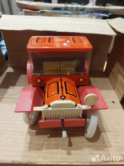 Модель автомобиля Фаэтон производство радуга