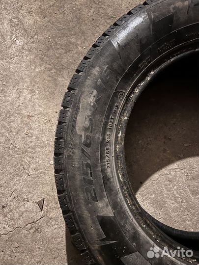 Pirelli Ice Zero 215/65 R16