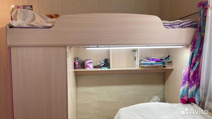 Детская кровать чердак со шкафом, лестница, стол