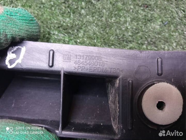 Направляющая заднего бампера центральная Opel Cor