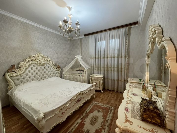 2-к. квартира, 54 м², 1/8 эт.
