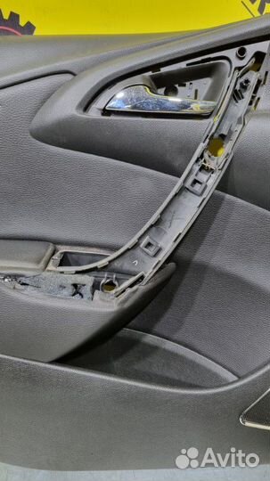 Обшивка двери передняя левая Opel Astra J хэтчбек