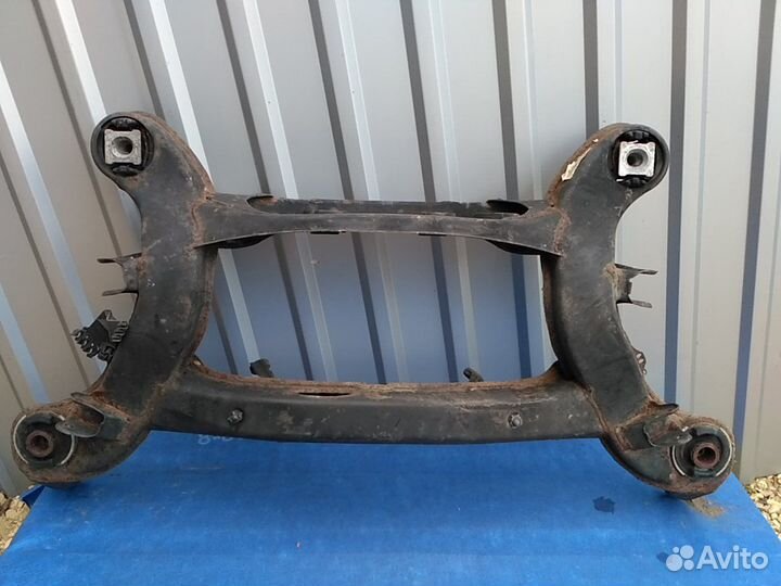 Подрамник задний балка задняя Mercedes W203 2000-2