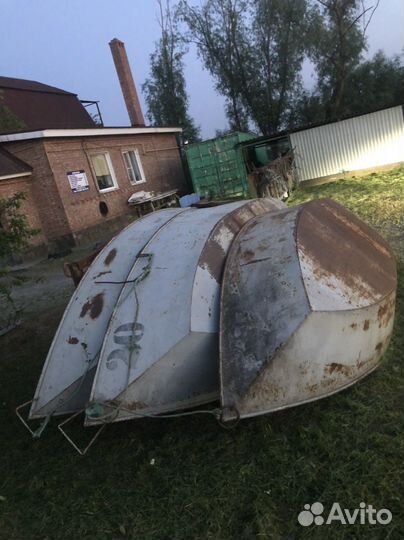 Лодка металлическая