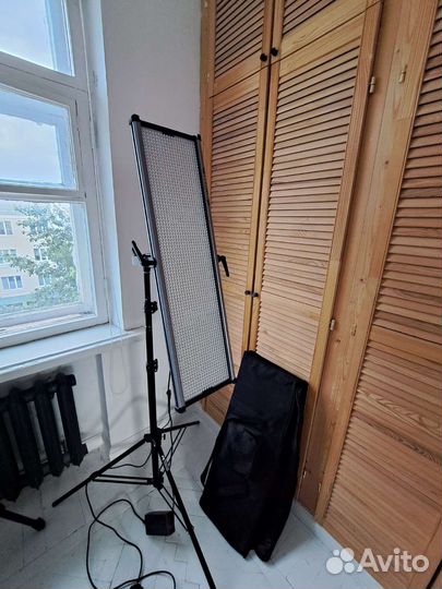 Постоянный свет UltraPanel 1806 LED + стойка