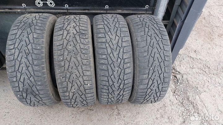 Nokian Tyres Hakkapeliitta 7 215/65 R16