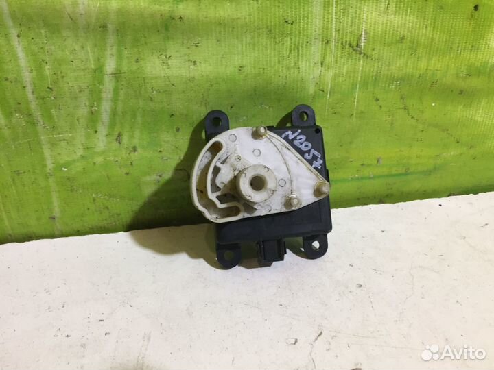 Моторчик заслонки отопителя Nissan Infiniti