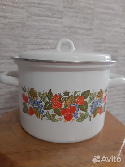 Кастрюля эмалированная новая