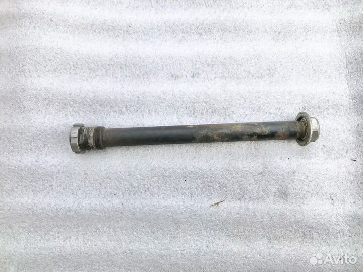 Yamaha YZF R6 08 + ось маятника