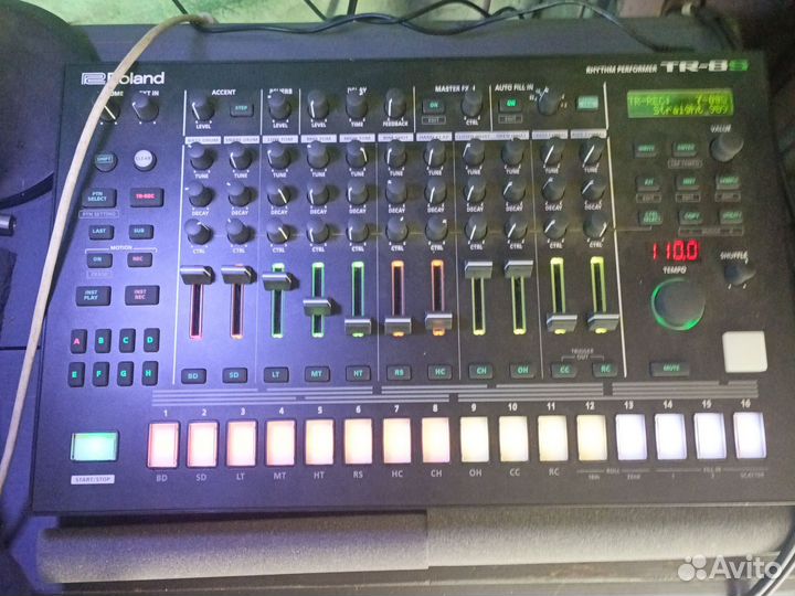 Roland TR-8s