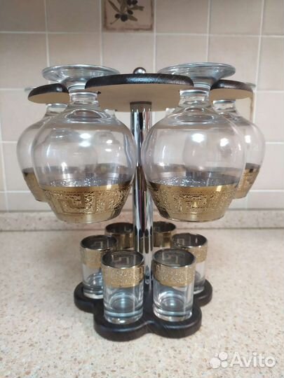 Набор бокалов и рюмок