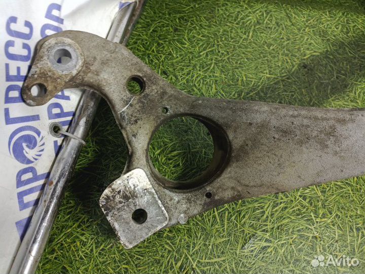 Траверса Volkswagen Touareg кроссовер 3.2 BMV 2004