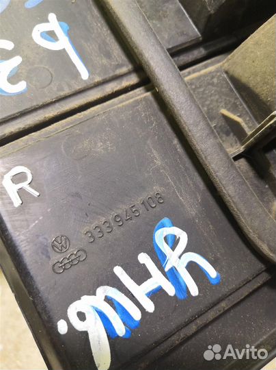 Фонарь задний внутренний правый Фольксваген Пасс