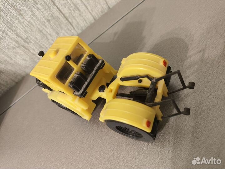 Кировец трактор К-700 модель 1:43 СССР