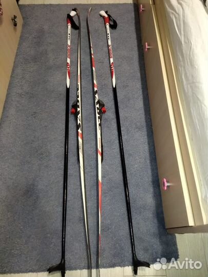 Лыжи, палки и ботинки