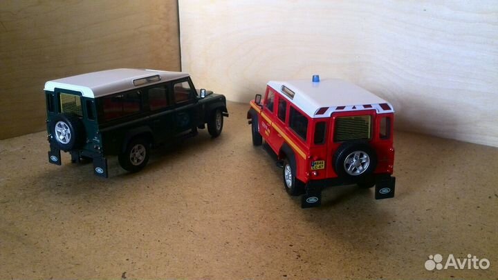 Модели а/м Land Rover Defender в масштабе 1:24
