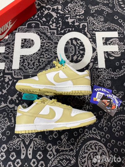 Nike dunk low team gold