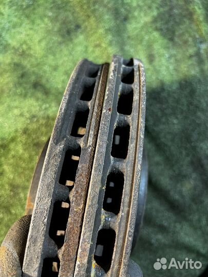 Тормозные диски передние Audi A6 C6 3.0 Brembo