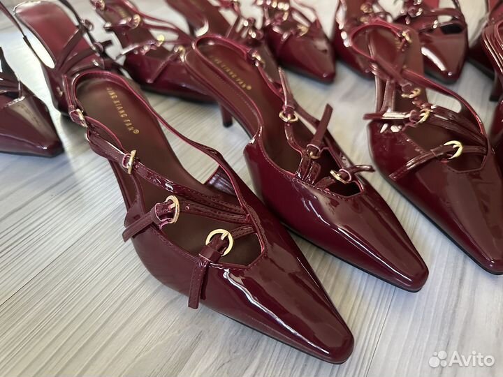 Красные лакированные туфли под miu miu 36,37,38,40