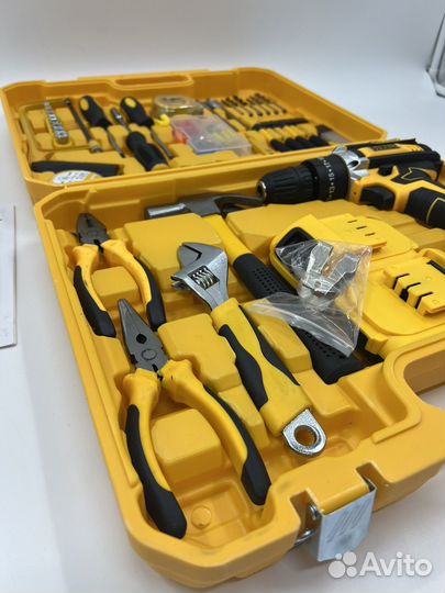 Шуруповёрт DeWalt с набором инструментов