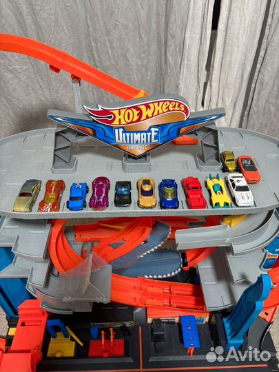 Трек Hot Wheels City HW Ultimate Garage FTB69