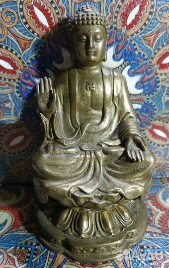 Статуэтка Будда в лотосе. Бронза