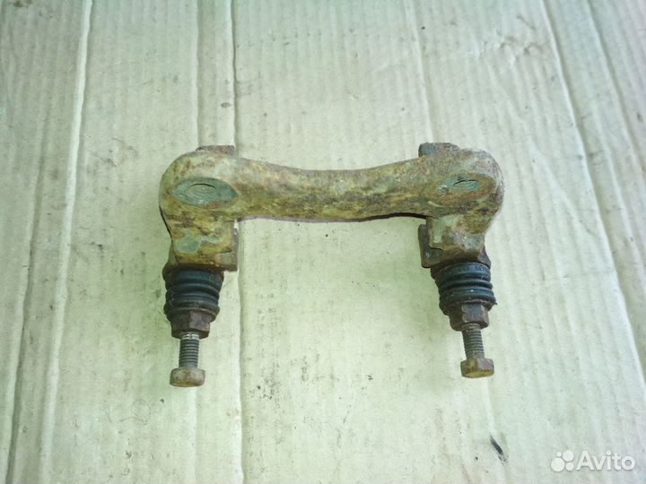 Скоба заднего суппорта Audi A6 C4 100 C4