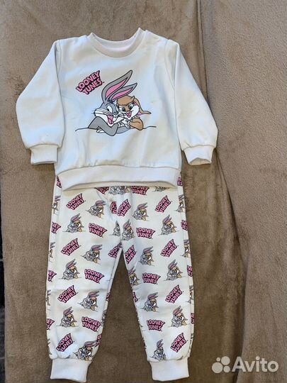 Теплый костюм на девочку